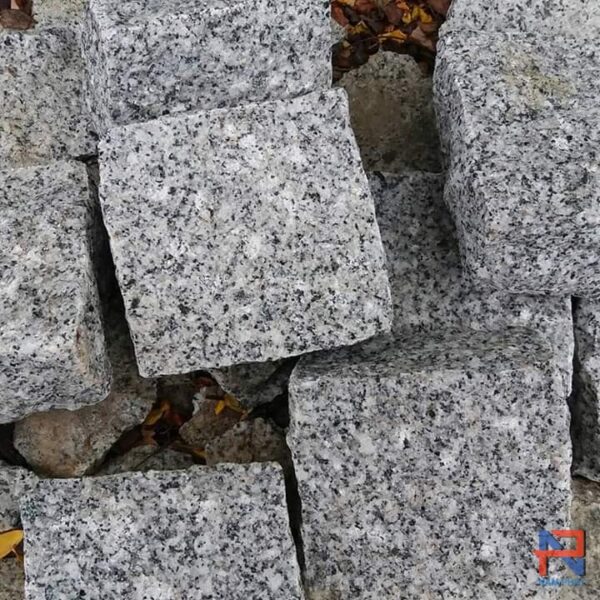 Đá cubic bazan trắng 10x10x8 cm