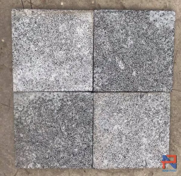 Đá xanh đen băm mặt lát sân vườn kích thước 30x30